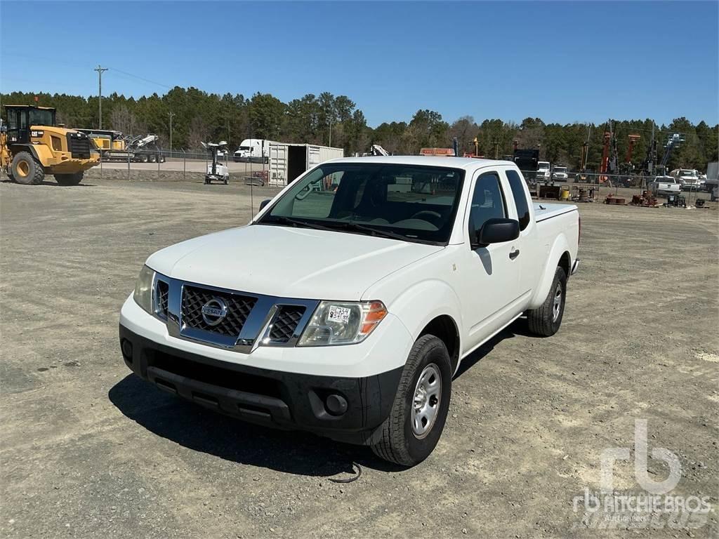 Nissan FRONTIER Пікапи / Бічне розвантаження