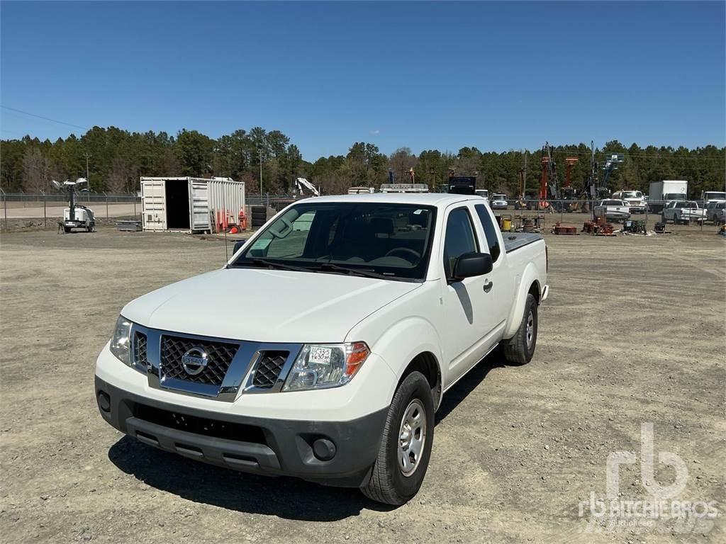 Nissan FRONTIER Пікапи / Бічне розвантаження