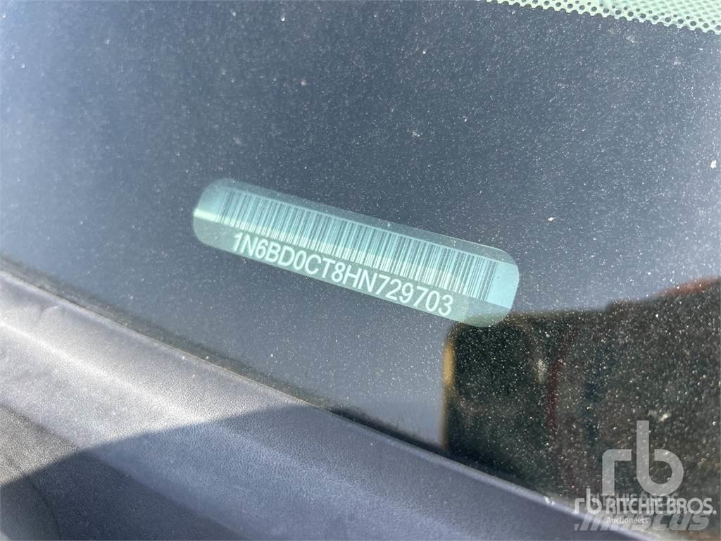 Nissan FRONTIER Пікапи / Бічне розвантаження