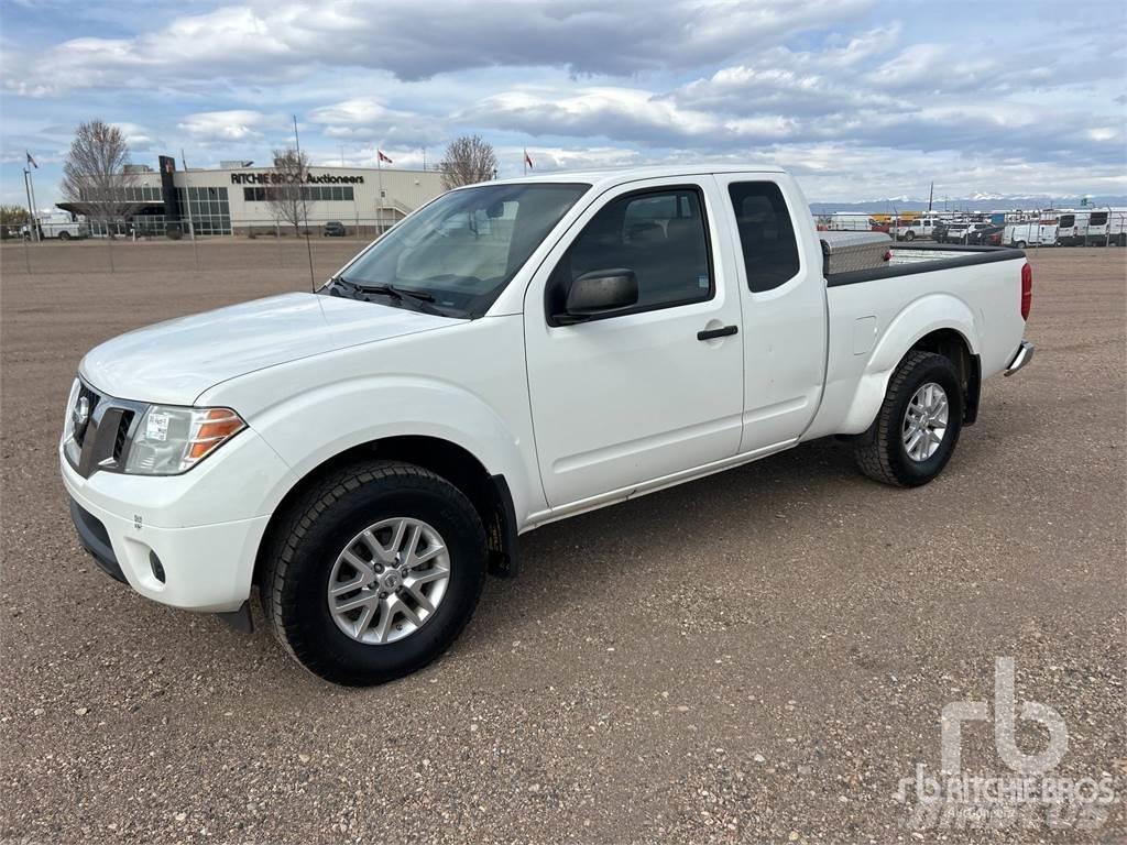 Nissan FRONTIER Пікапи / Бічне розвантаження