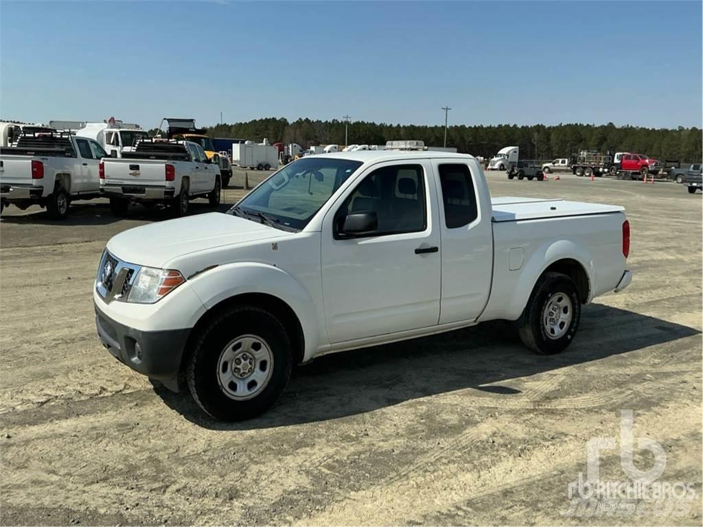 Nissan FRONTIER Пікапи / Бічне розвантаження