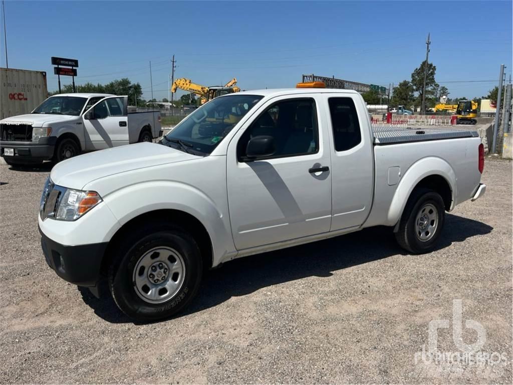 Nissan FRONTIER Пікапи / Бічне розвантаження