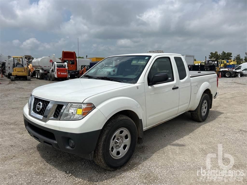 Nissan FRONTIER Пікапи / Бічне розвантаження