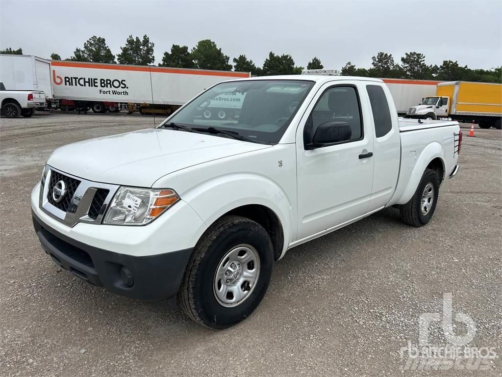 Nissan FRONTIER Пікапи / Бічне розвантаження