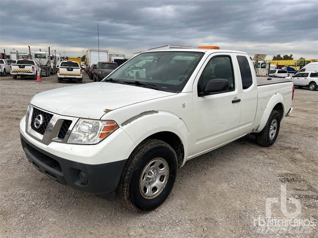Nissan FRONTIER Пікапи / Бічне розвантаження