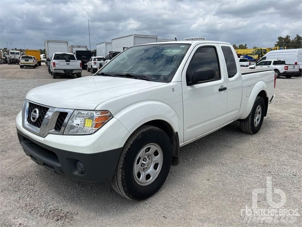 Nissan FRONTIER Пікапи / Бічне розвантаження