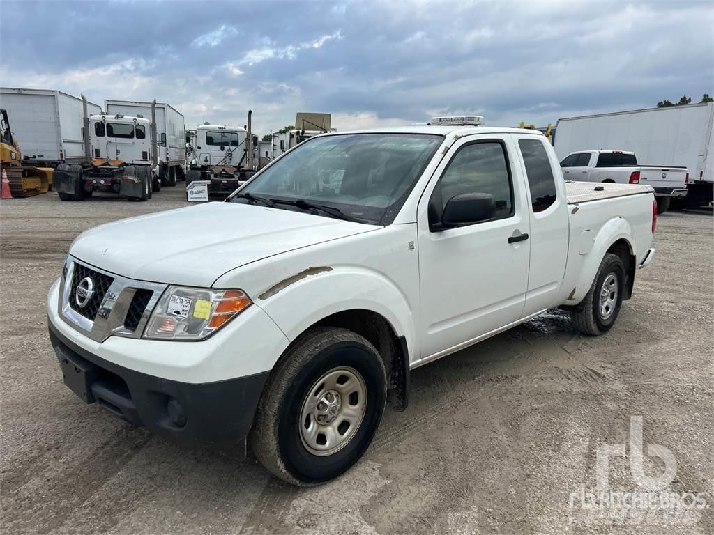 Nissan FRONTIER Пікапи / Бічне розвантаження