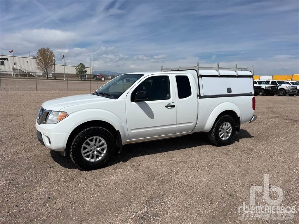 Nissan FRONTIER Пікапи / Бічне розвантаження