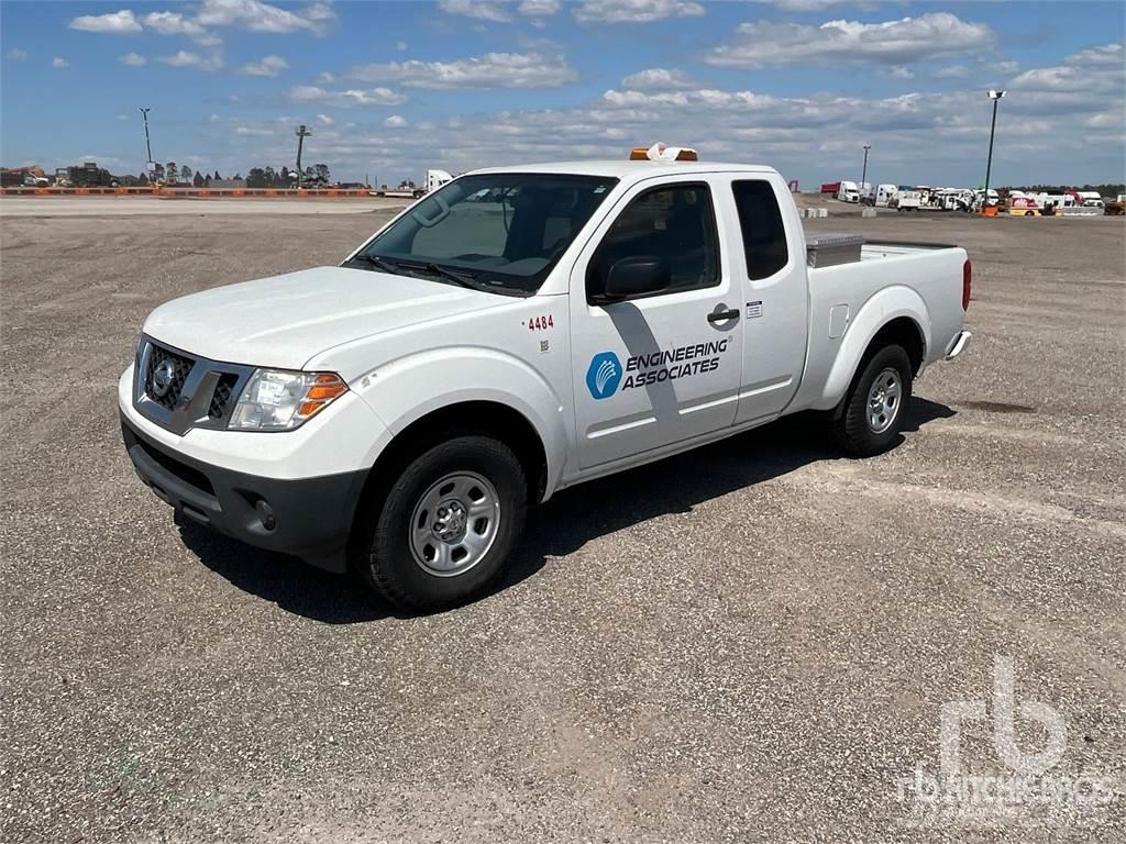 Nissan FRONTIER Пікапи / Бічне розвантаження
