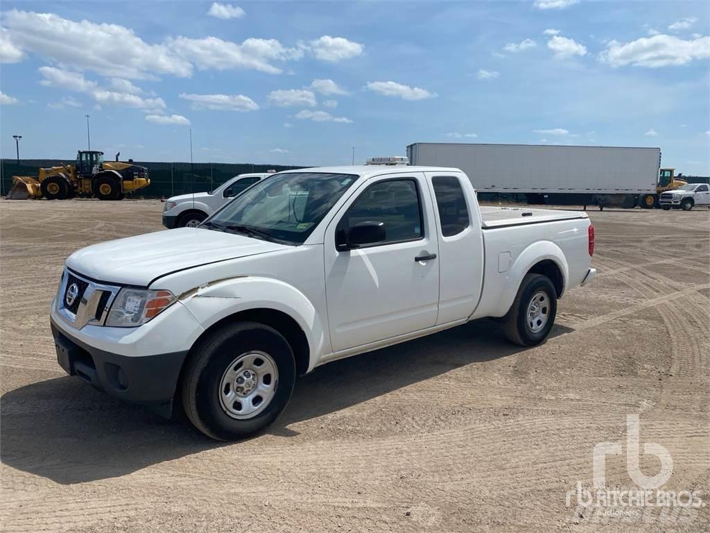Nissan FRONTIER Пікапи / Бічне розвантаження