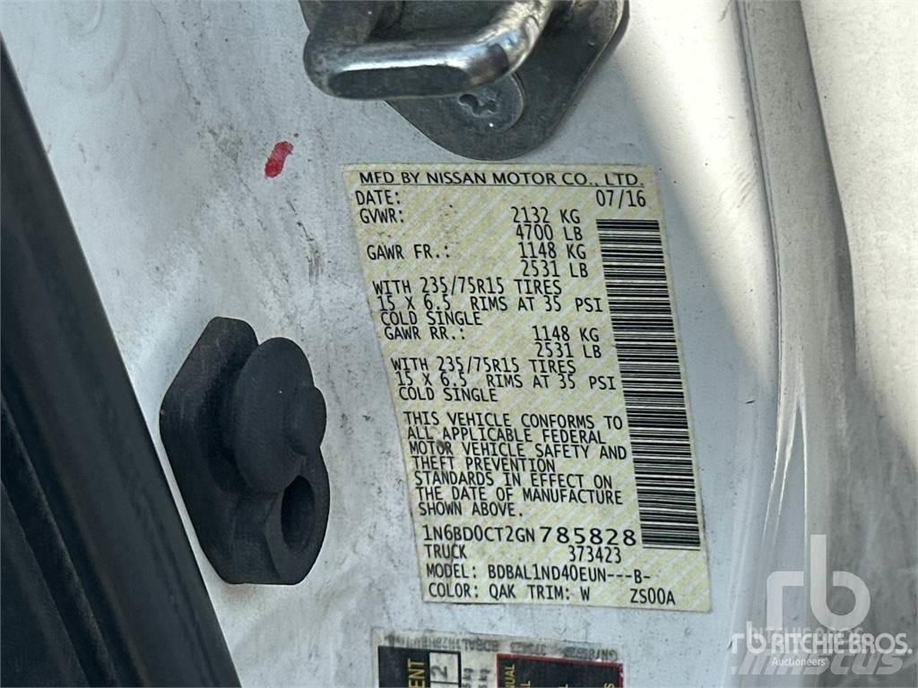 Nissan FRONTIER Пікапи / Бічне розвантаження