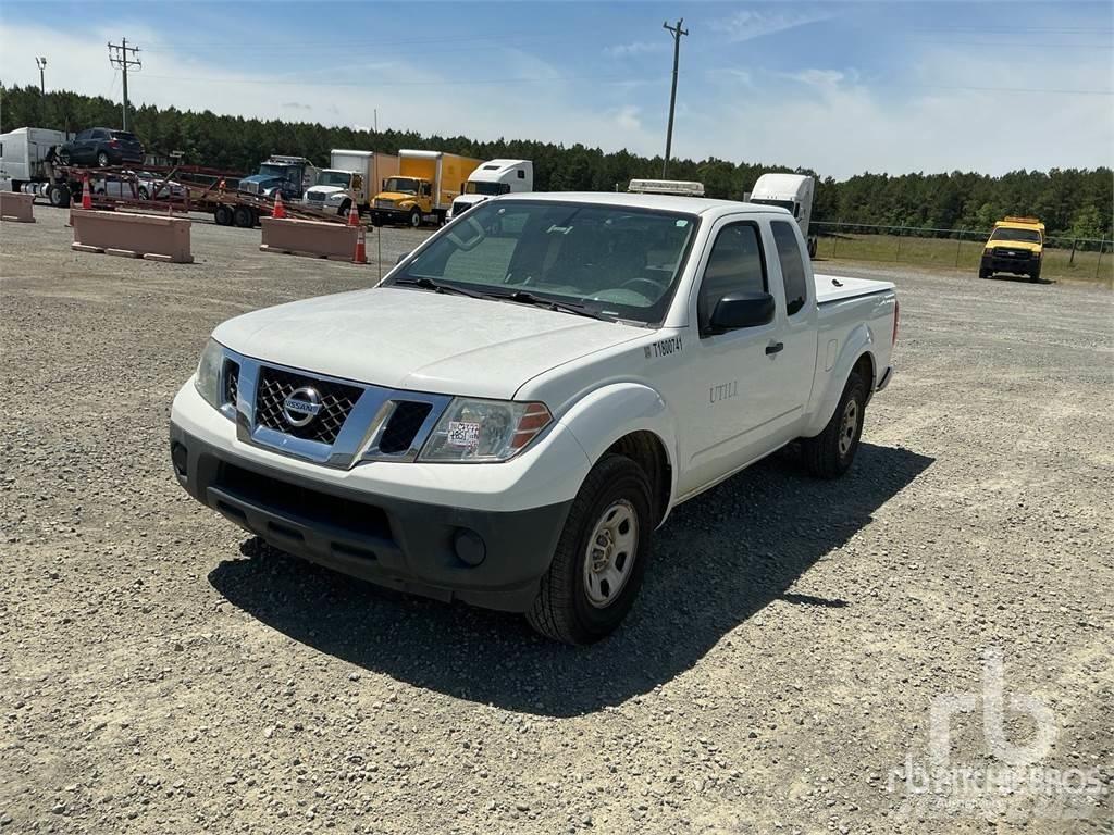Nissan FRONTIER Пікапи / Бічне розвантаження