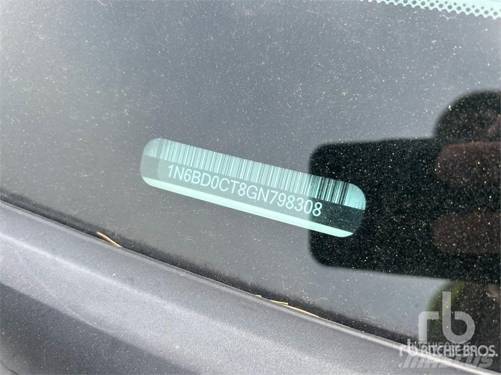 Nissan FRONTIER Пікапи / Бічне розвантаження