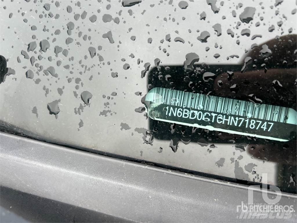 Nissan FRONTIER Пікапи / Бічне розвантаження