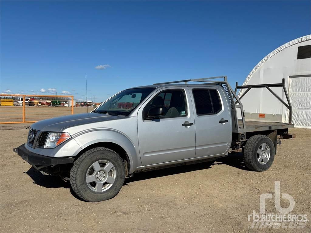 Nissan FRONTIER Вантажівки-платформи/бокове розвантаження