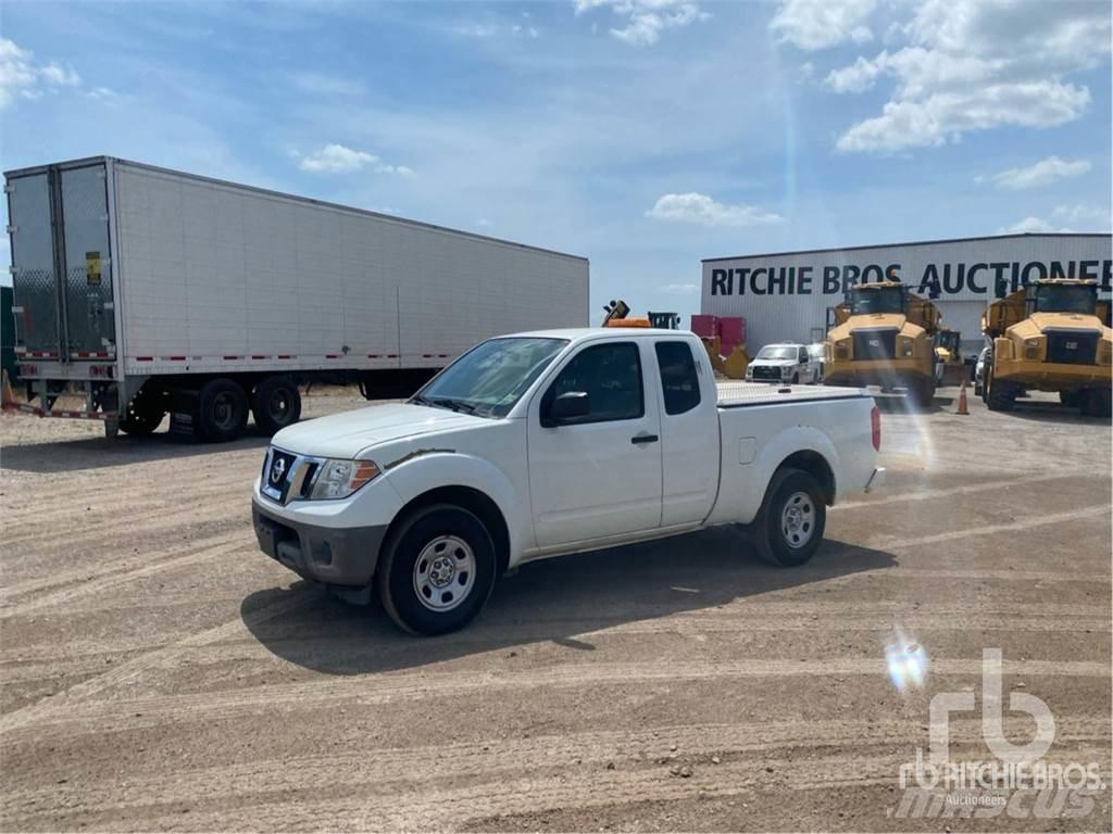 Nissan FRONTIER Пікапи / Бічне розвантаження