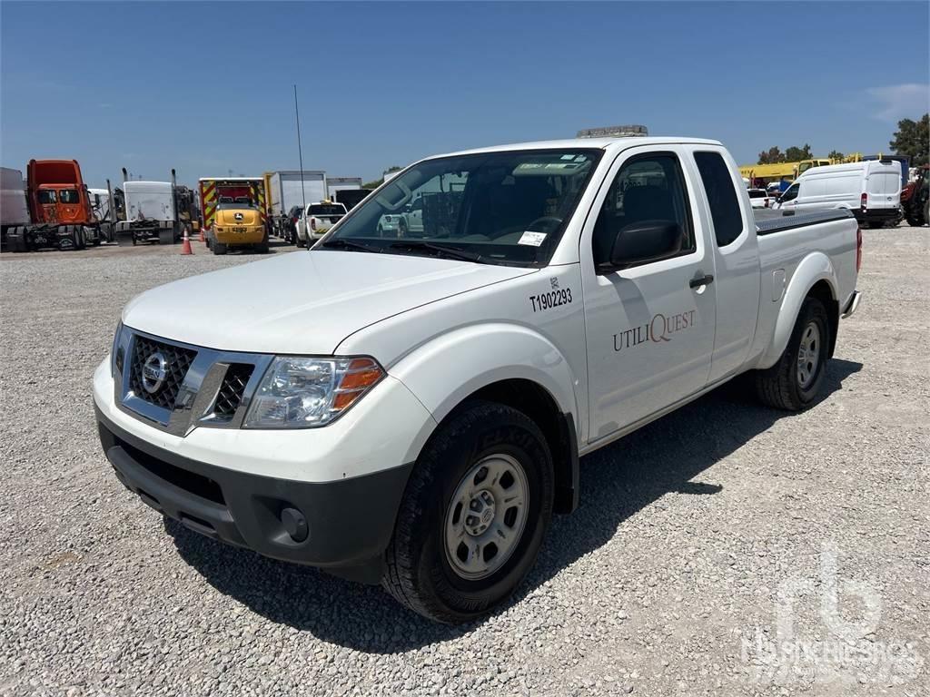 Nissan FRONTIER Пікапи / Бічне розвантаження