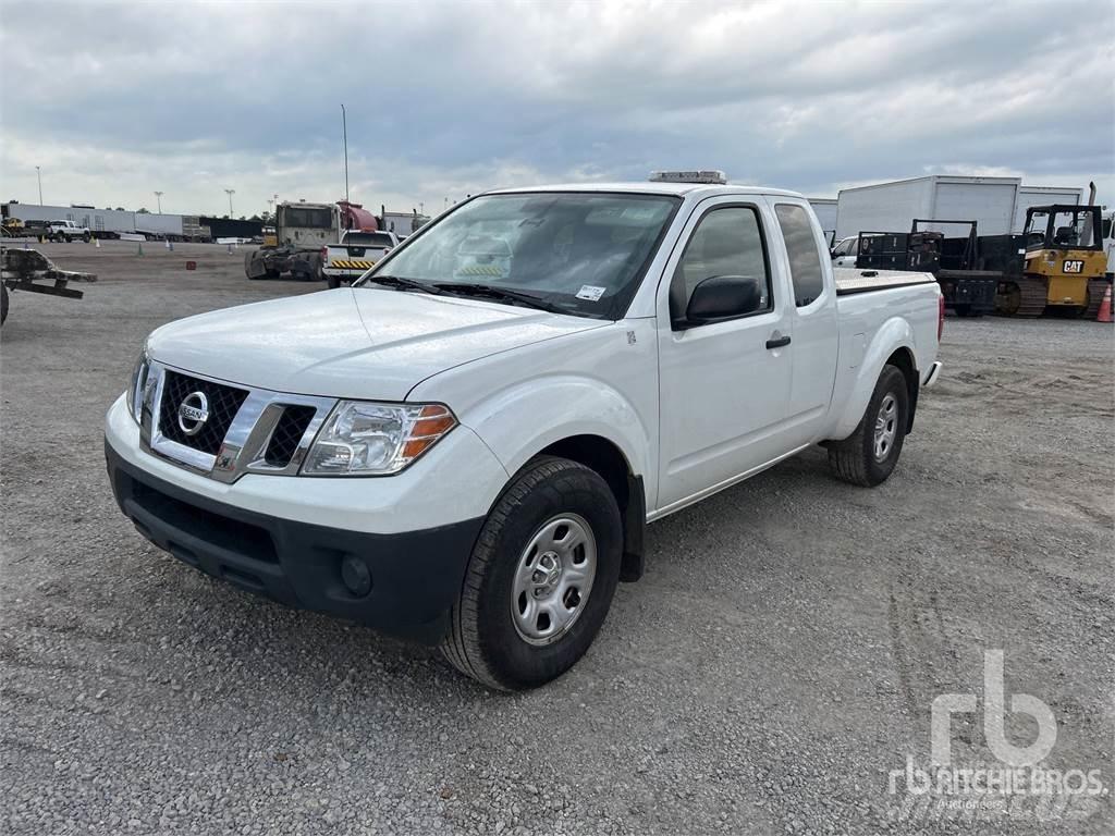 Nissan FRONTIER Пікапи / Бічне розвантаження