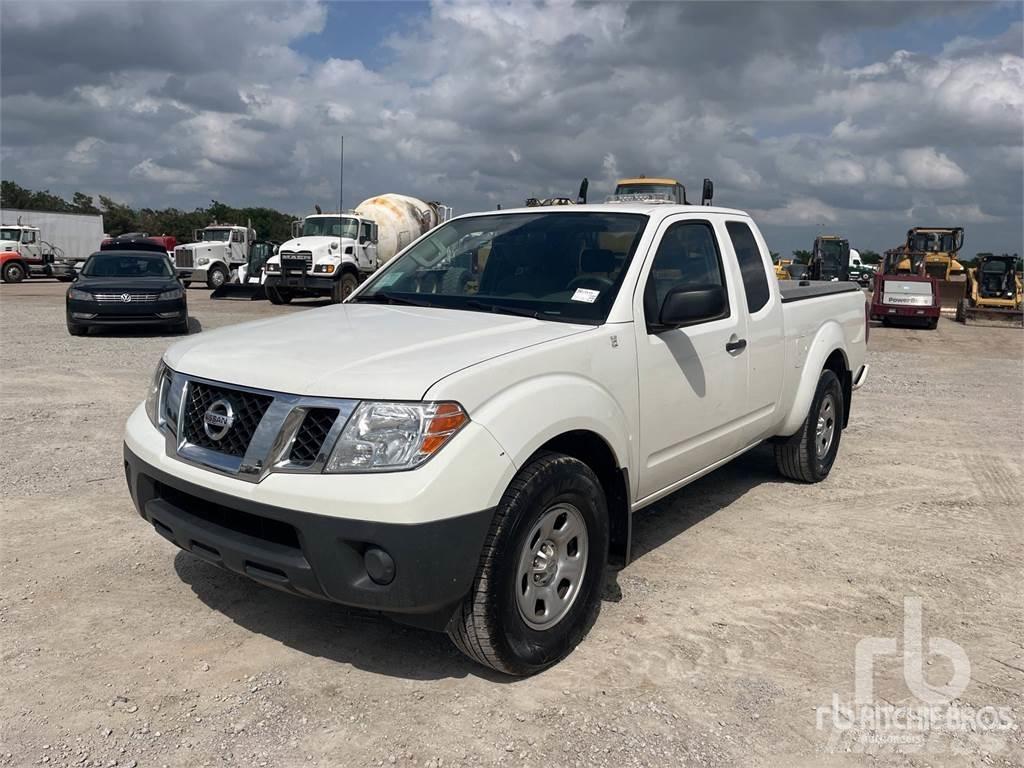 Nissan FRONTIER Пікапи / Бічне розвантаження