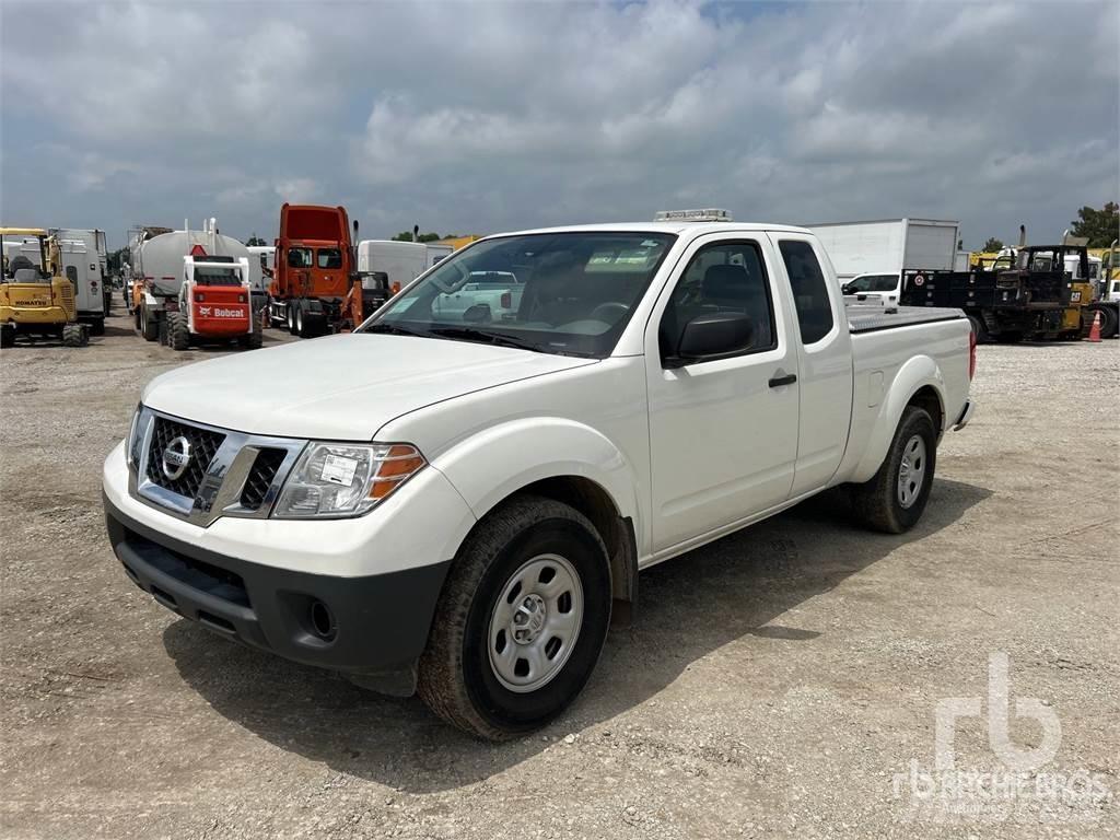 Nissan FRONTIER Пікапи / Бічне розвантаження