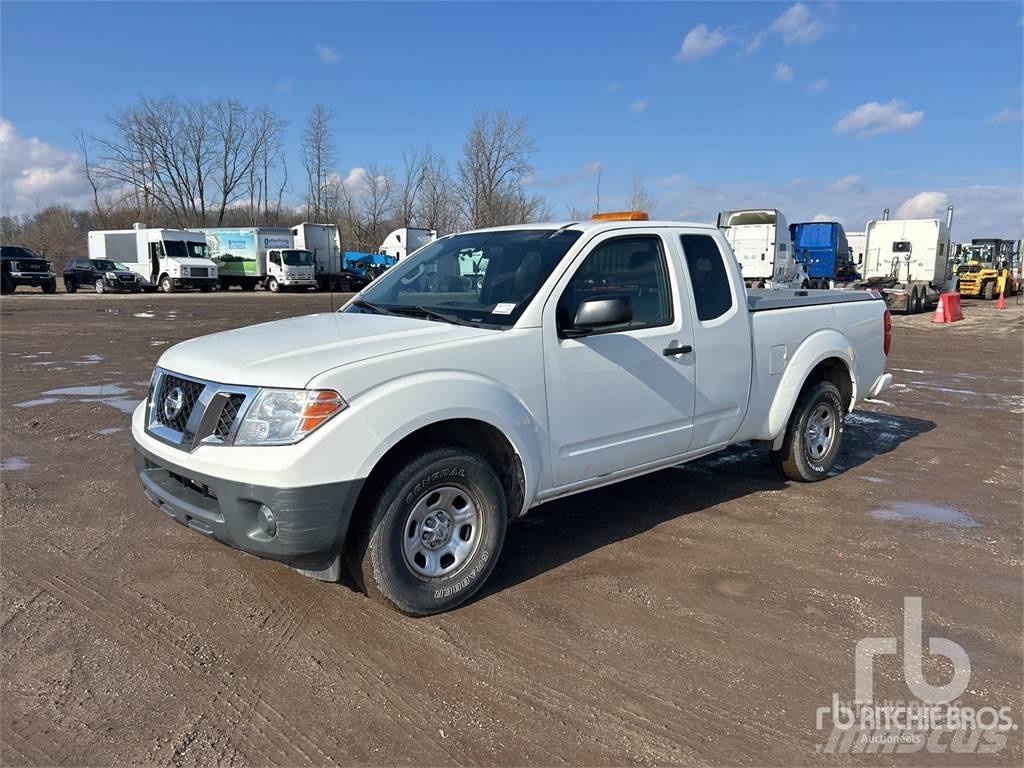 Nissan FRONTIER Пікапи / Бічне розвантаження