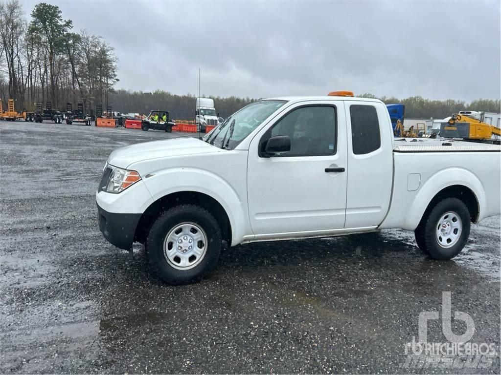 Nissan FRONTIER Пікапи / Бічне розвантаження
