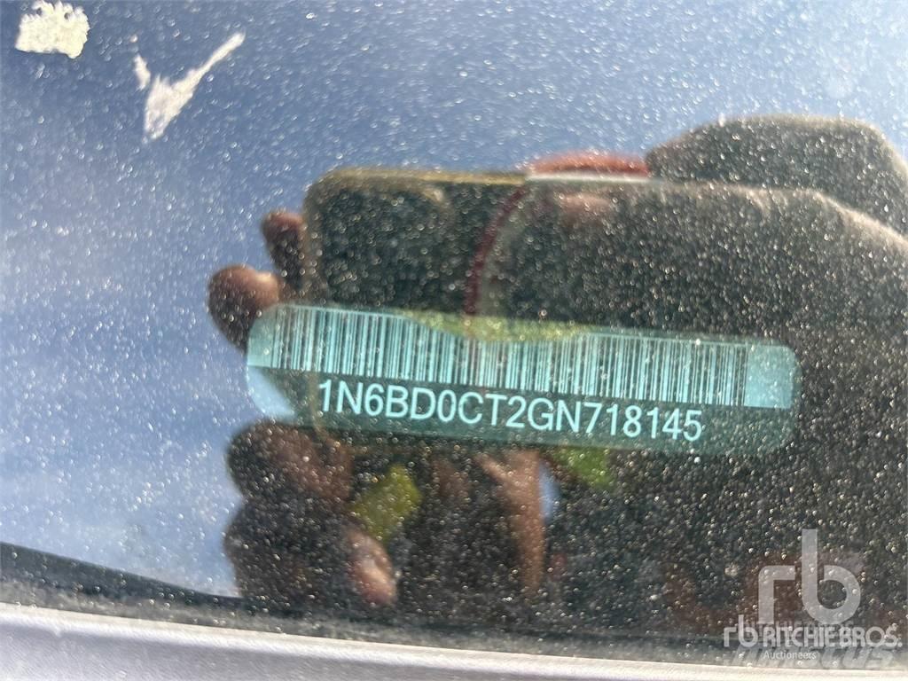 Nissan FRONTIER Пікапи / Бічне розвантаження