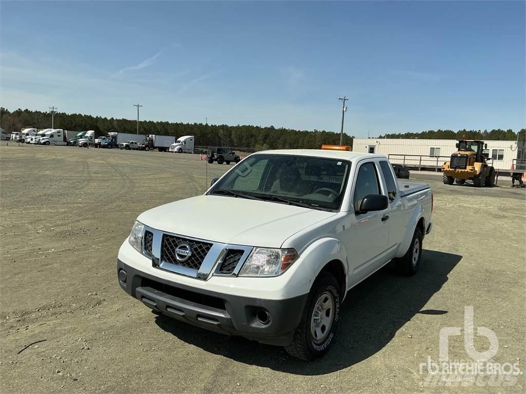 Nissan FRONTIER Пікапи / Бічне розвантаження