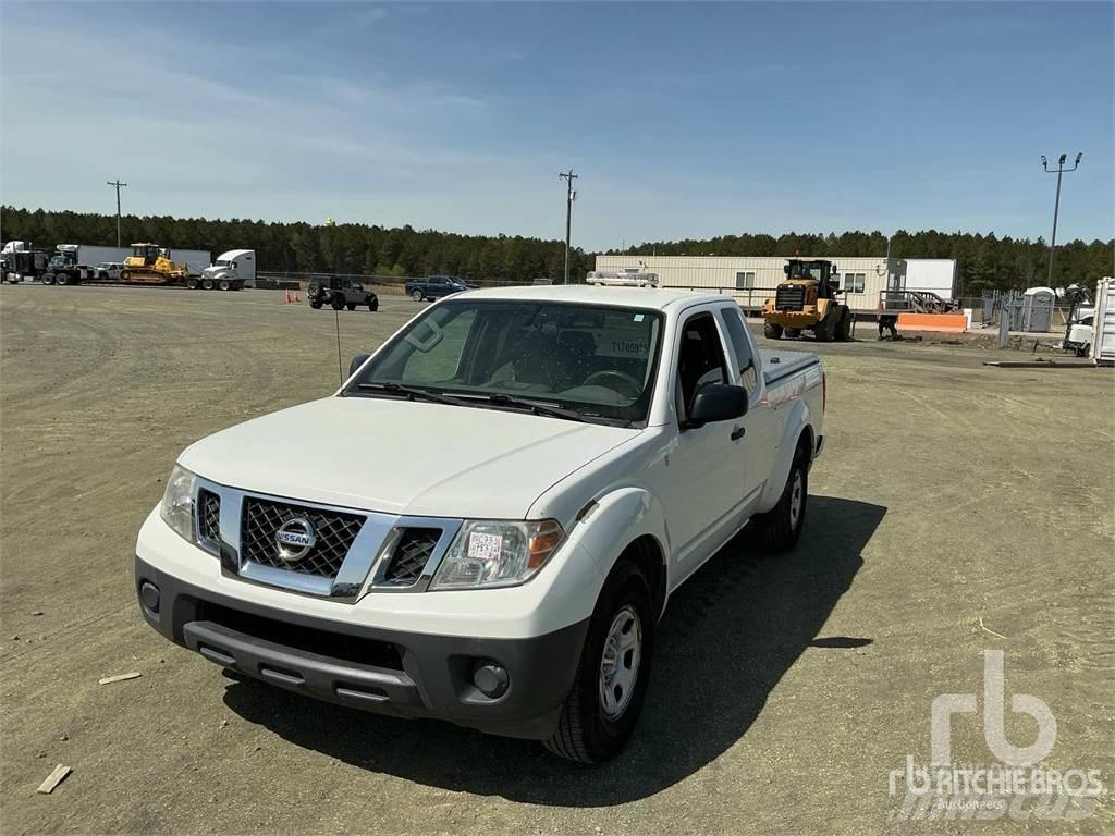 Nissan FRONTIER Пікапи / Бічне розвантаження