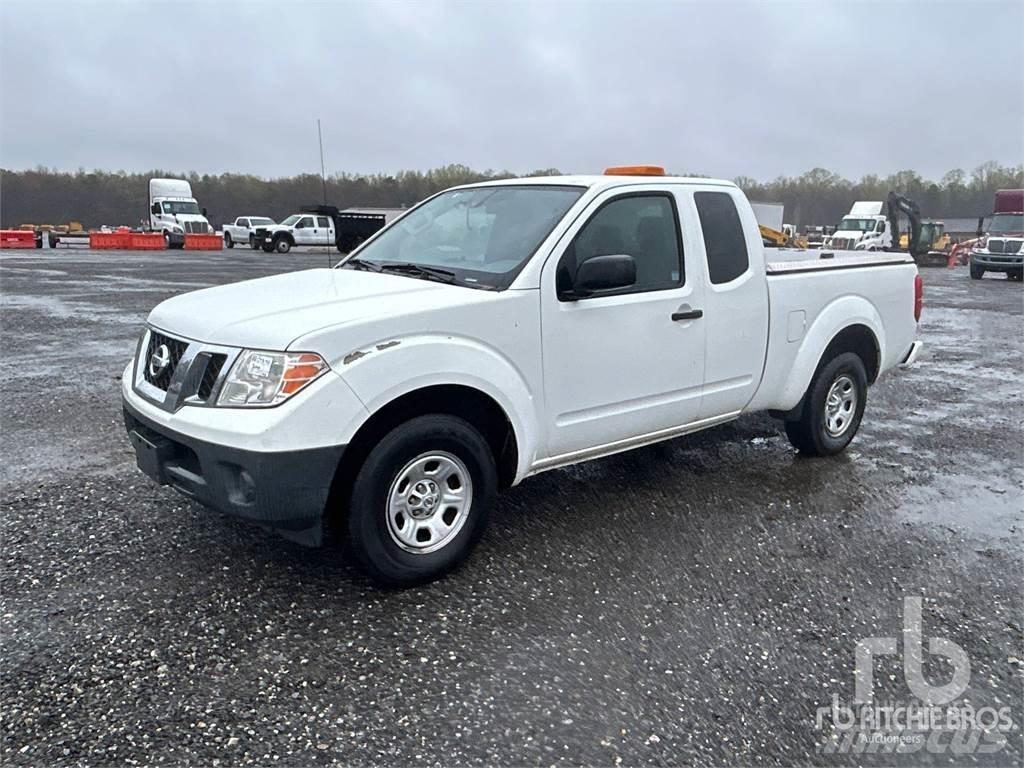 Nissan FRONTIER Пікапи / Бічне розвантаження