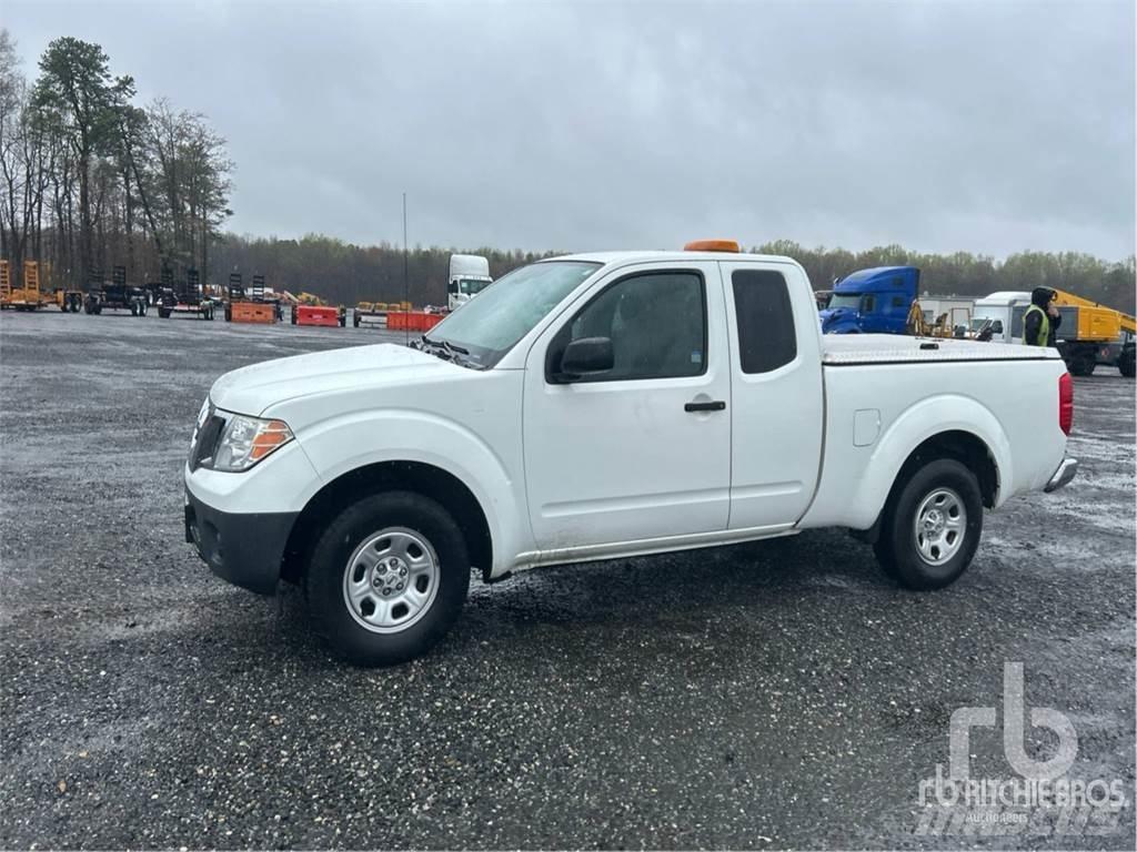 Nissan FRONTIER Пікапи / Бічне розвантаження