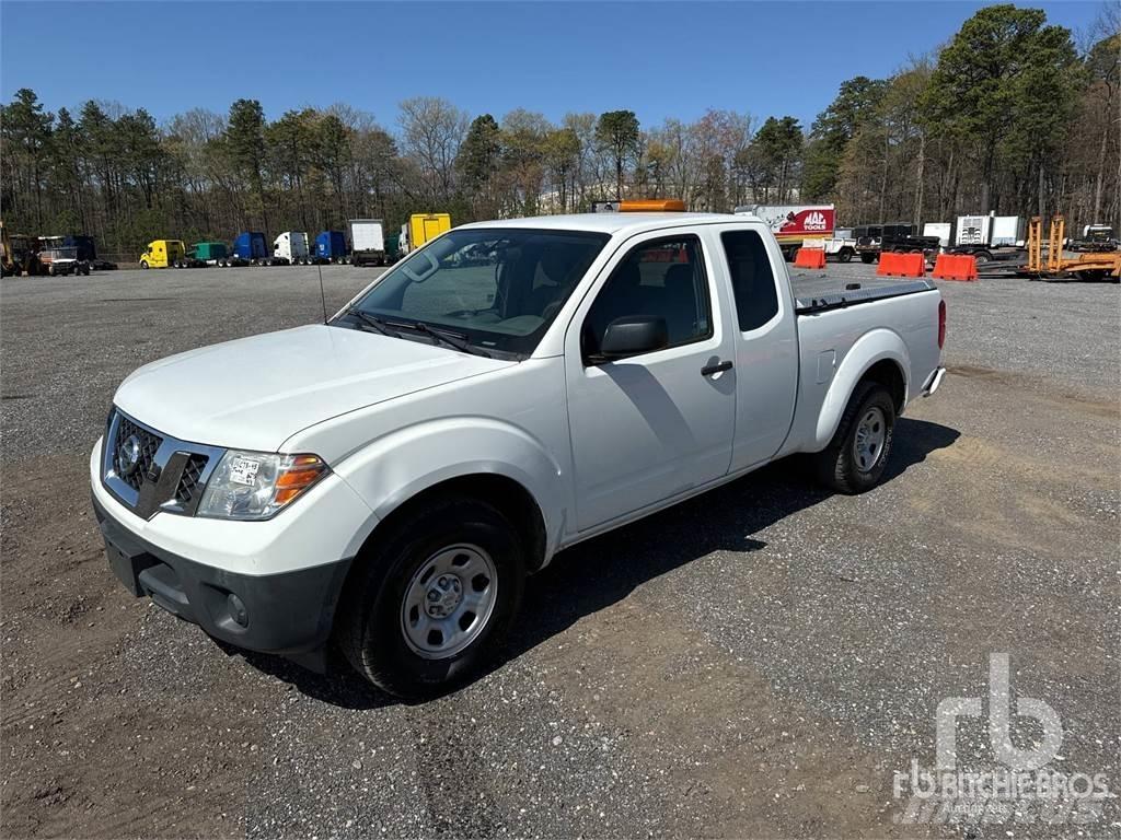 Nissan FRONTIER Пікапи / Бічне розвантаження