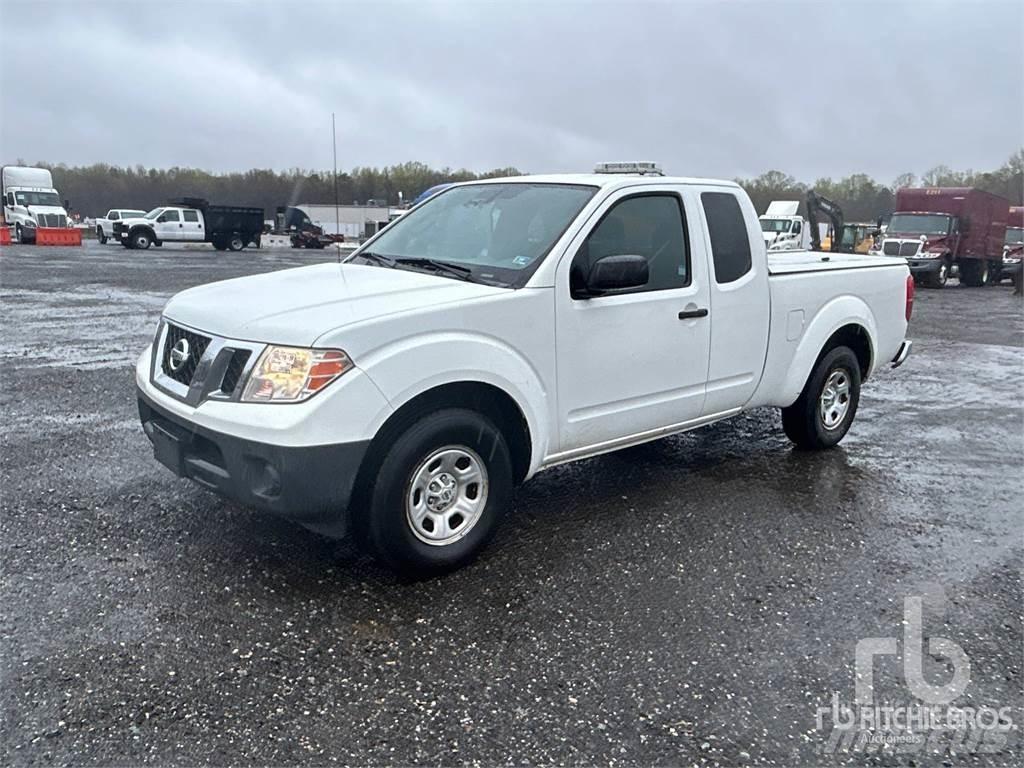 Nissan FRONTIER Пікапи / Бічне розвантаження