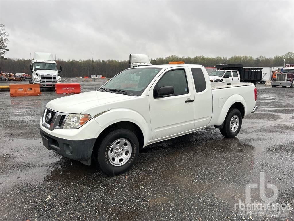 Nissan FRONTIER Пікапи / Бічне розвантаження