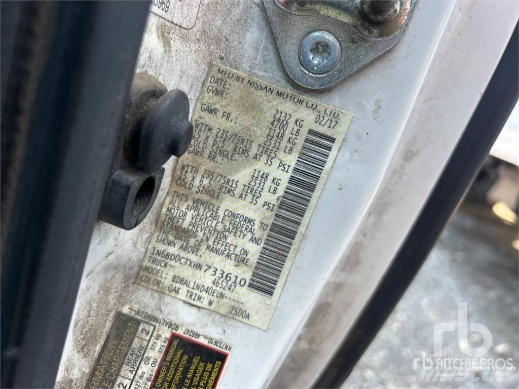Nissan FRONTIER Пікапи / Бічне розвантаження