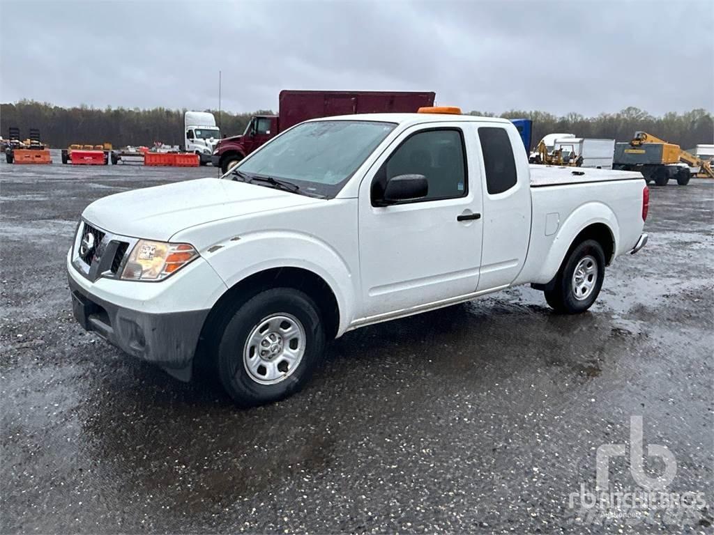 Nissan FRONTIER Пікапи / Бічне розвантаження