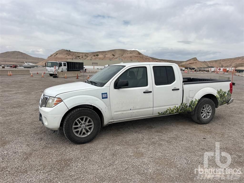 Nissan FRONTIER Пікапи / Бічне розвантаження