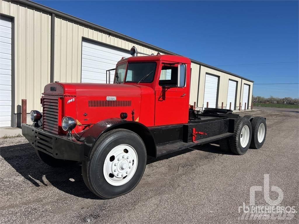 Peterbilt 354DT Тягачі