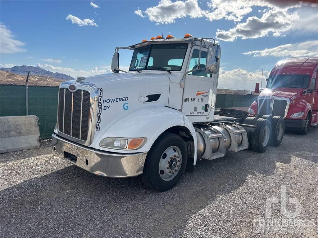 Peterbilt 384 Тягачі