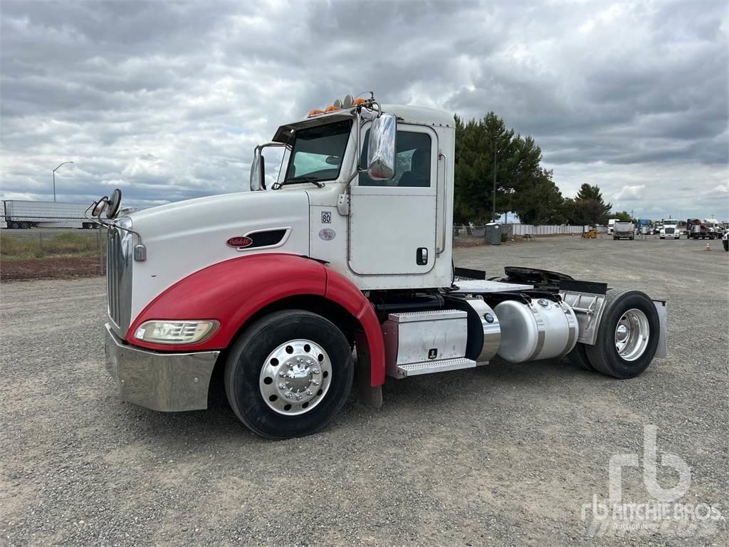 Peterbilt 384 Тягачі