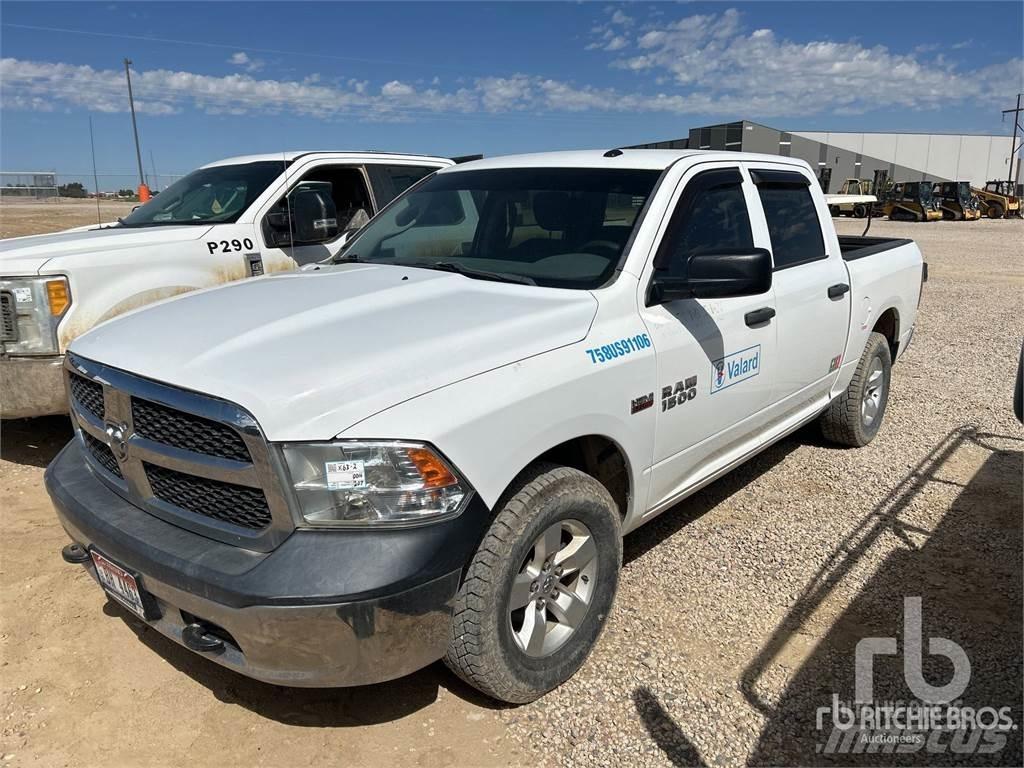 RAM 1500 Пікапи / Бічне розвантаження