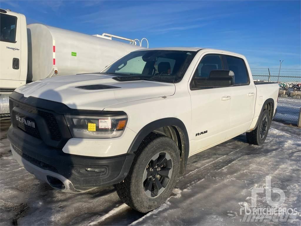 RAM 1500 Пікапи / Бічне розвантаження