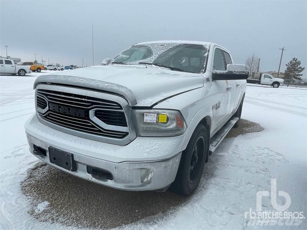 RAM 1500 Пікапи / Бічне розвантаження