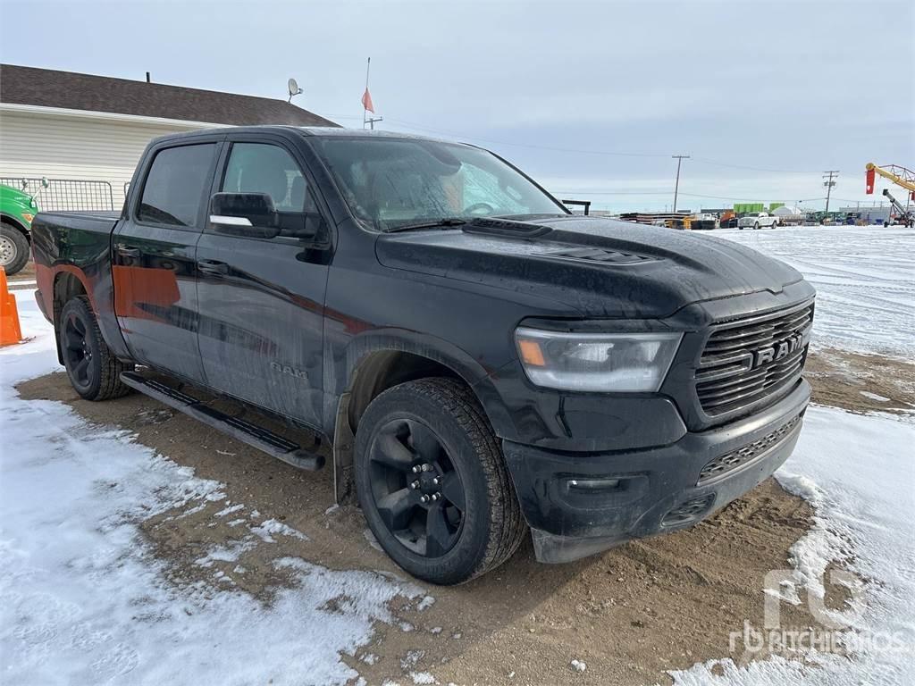 RAM 1500 Пікапи / Бічне розвантаження