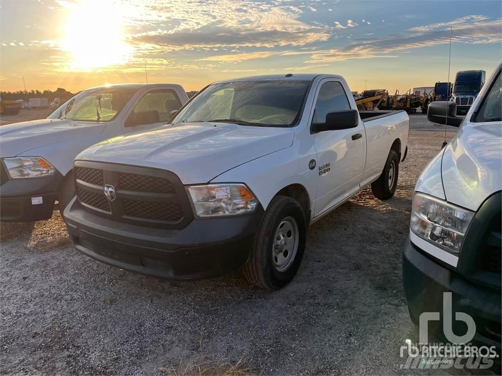 RAM 1500 Пікапи / Бічне розвантаження
