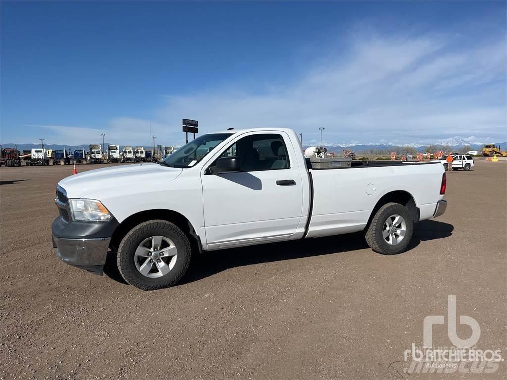RAM 1500 Пікапи / Бічне розвантаження