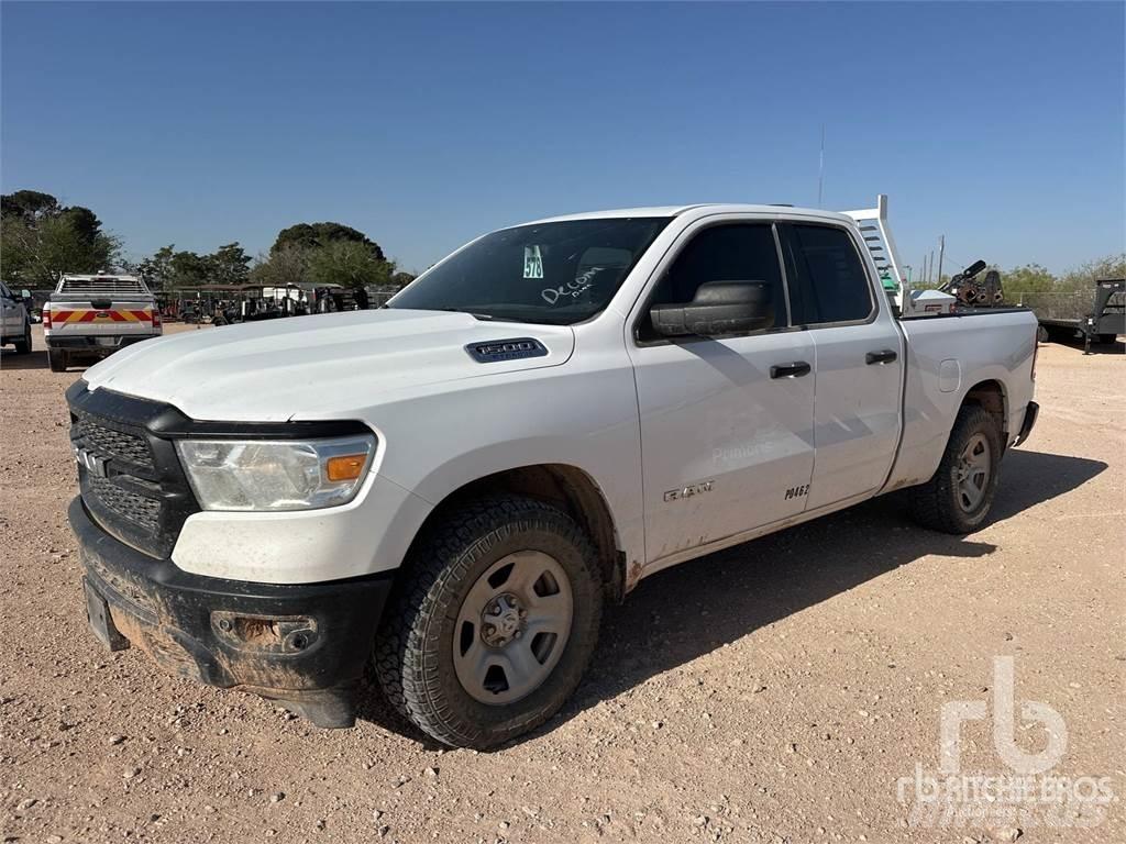 RAM 1500 Пікапи / Бічне розвантаження