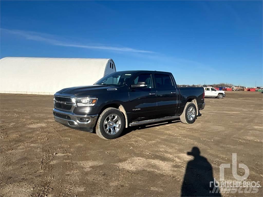 RAM 1500 Пікапи / Бічне розвантаження