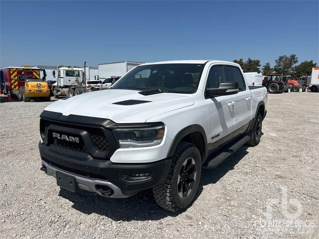 RAM 1500 Пікапи / Бічне розвантаження