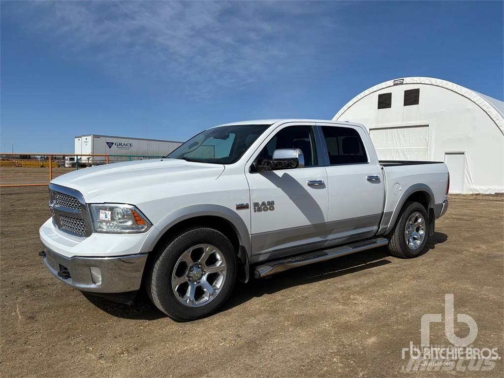 RAM 1500 Пікапи / Бічне розвантаження